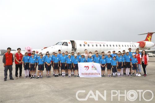 附图8：活动合影