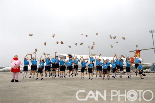 附图9：活动合影